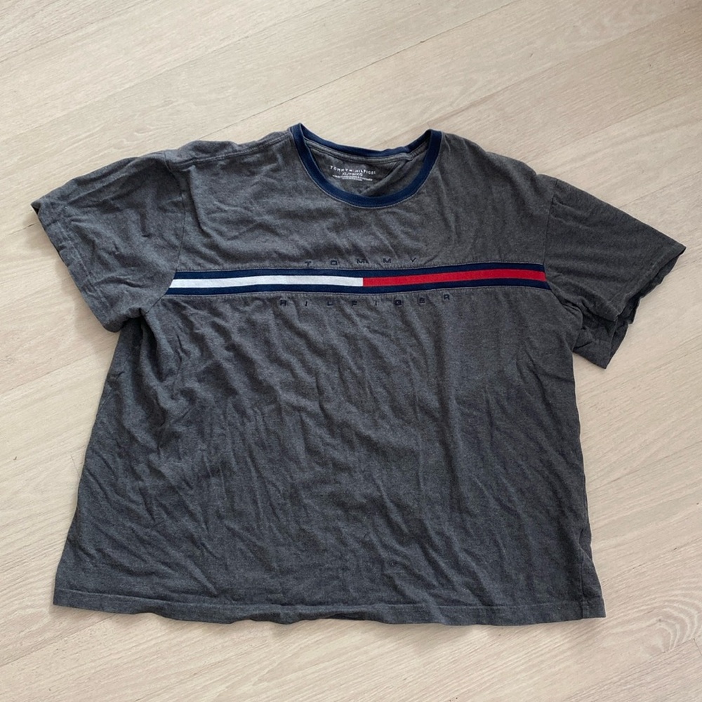 Vintage Tommy Hilfiger Tee - XL Cropped
